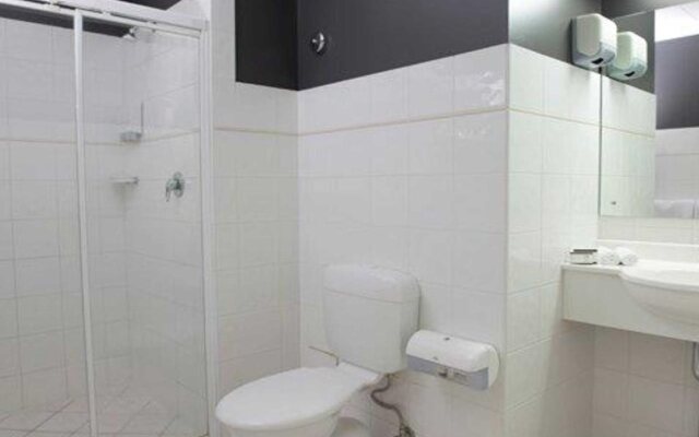 Adelaide Riviera Hotel