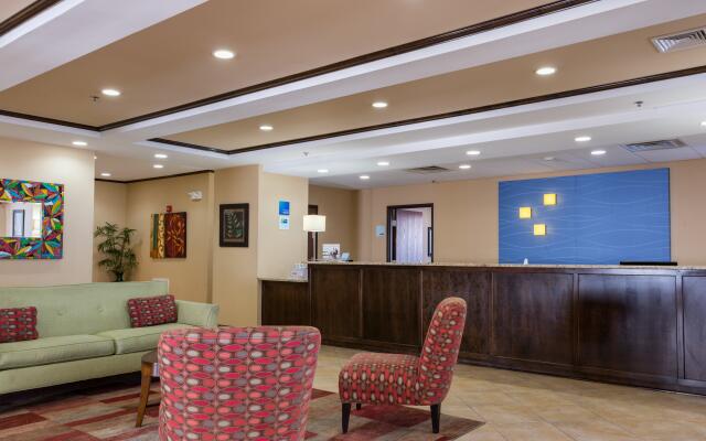 Holiday Inn Express Newington - Hartford, an IHG Hotel