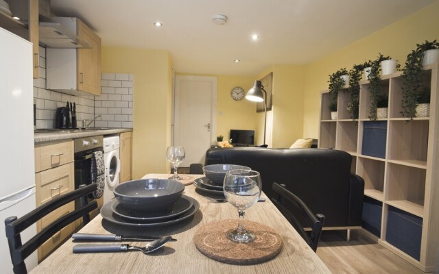 Short Stay Bristol - Church Apartment