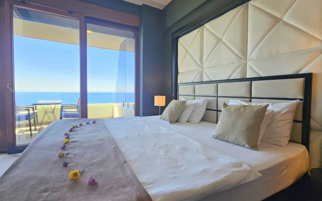 Royalis Suites