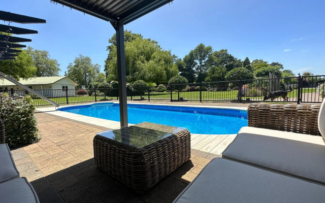 Tiny House Oasis Cambidge-Pool-Hamilton Airport 10mins