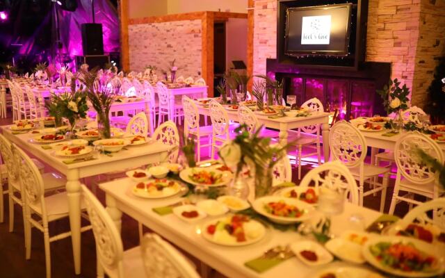 Feel & Live Hotel Villas Restaurant