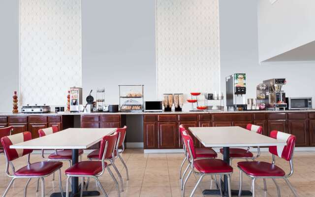 Ramada by Wyndham Henderson/Evansville