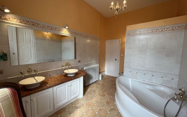 Chateau de Roquelune