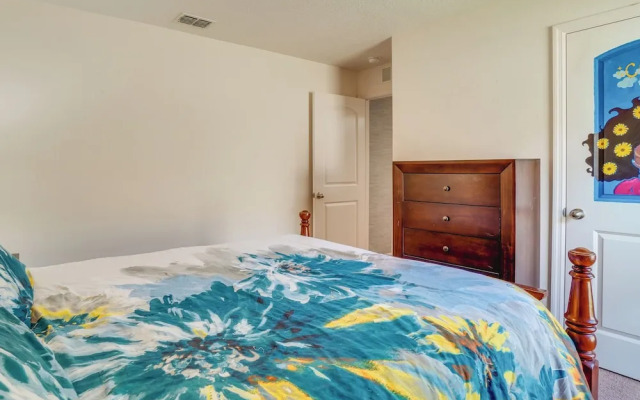 Tavares Retreat w/ Covered Patio & Private Yard