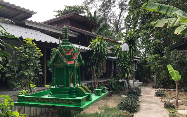 Haad Chao Phao Resort