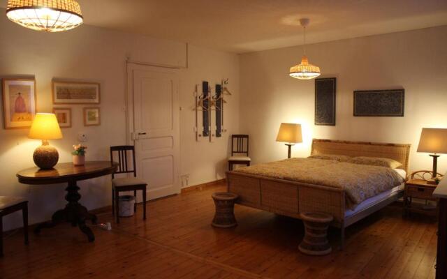 1912 - Wooden Room - old town