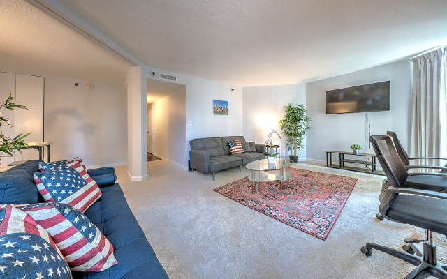 Outstanding Upgraded Luxury Apt!