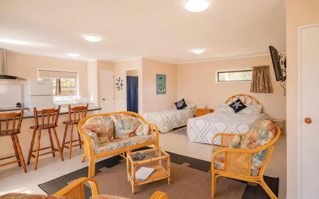 The Olive Grove Retreat - Matarangi Holiday Unit
