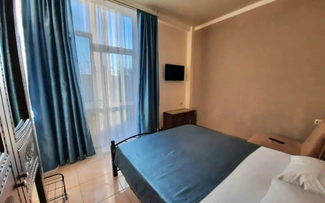 Lifar Guest House Sirius Deciduous