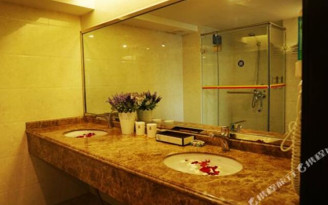 Super 8 Hotel Chengdu West Near BaiCaoLu Subway St