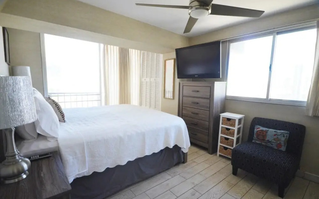 Waikiki Park Heights #1801 by RedAwning