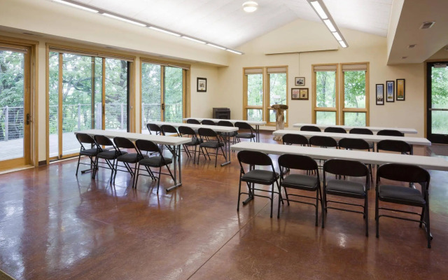 Hampton Inn Spicer Marina Area