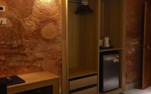 The Lookout Cave Underground Motel