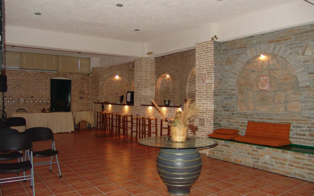 Cavos Bay Hotel and Studios