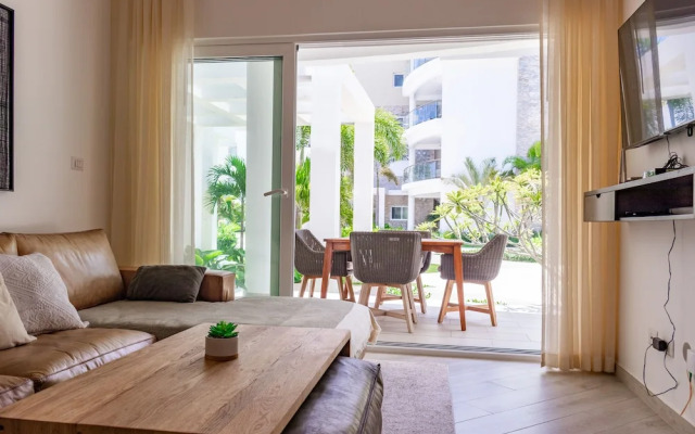 Unique Modern Condo with Beach Access