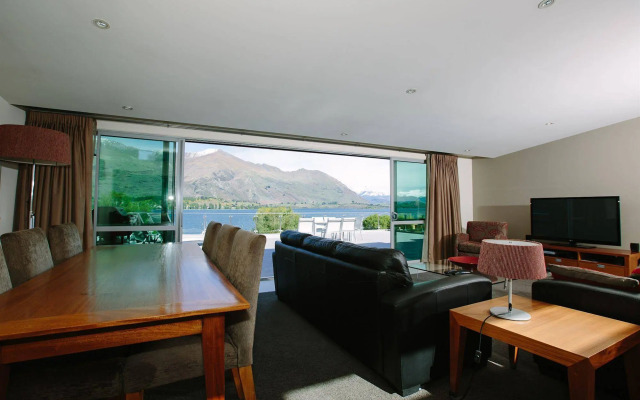 Lakeside Apartments