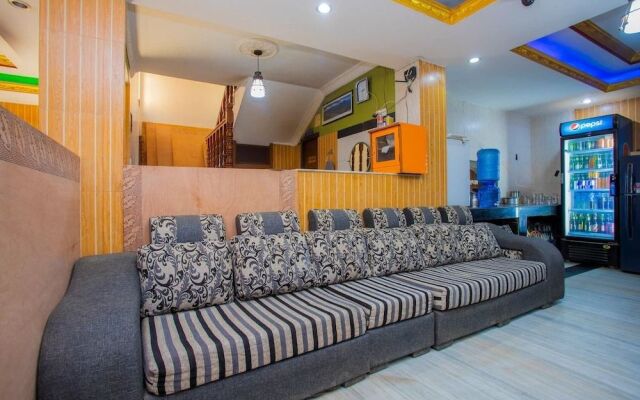 Oyo 304 Hotel Manmana