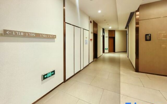 Star Theme Apartment (Guangzhou Panyu Tianhe Chengnancun Wanbo Metro Station)