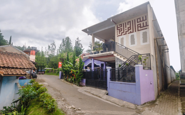 OYO 2938 Penginapan Bumi Ahsan 102 Syariah