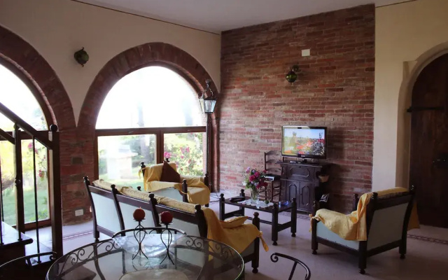 Beautiful Private Villa for 10 People with Private Pool, WIFI, TV, Pets Allowed and Parking