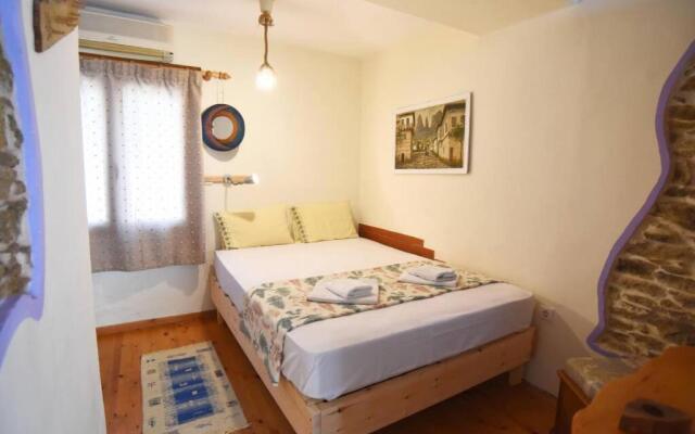 2 Bedroom Art House in Kavala