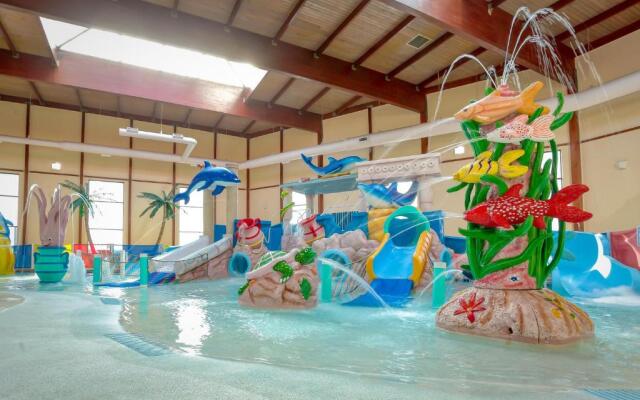 Grand Marquis Waterpark Hotel & Suites