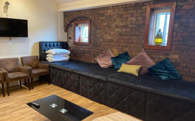 Party Pads Liverpool Sleeps 4 to 26