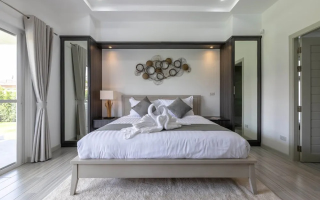 Modern 3 Bedroom Pool Villa MS24