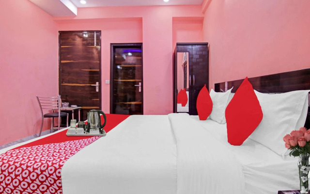 OYO Flagship 70281 Hotel Rishabh Inn