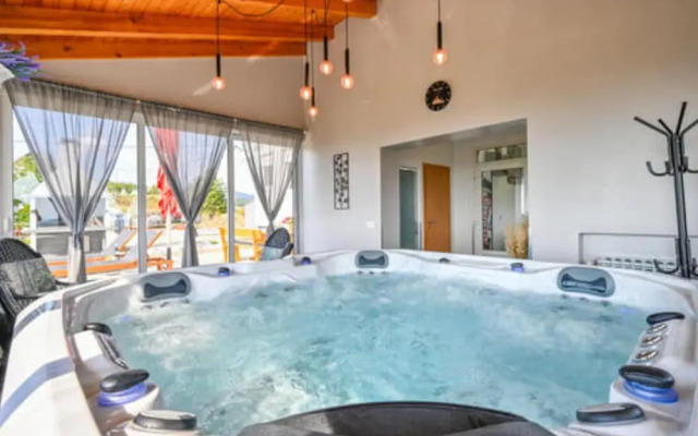 Villa Cerina With Outdoor Swimming Pool