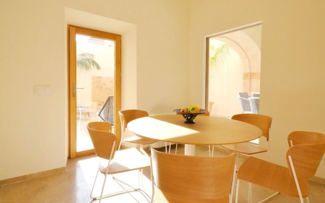 Top Quality Modern Town House in Petra With Private Pool