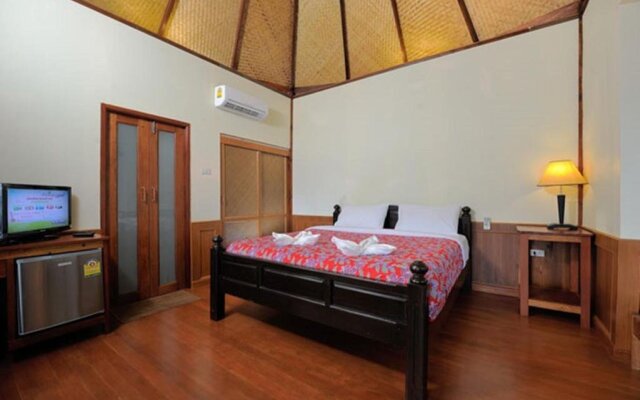 Golden Bee Phi Phi