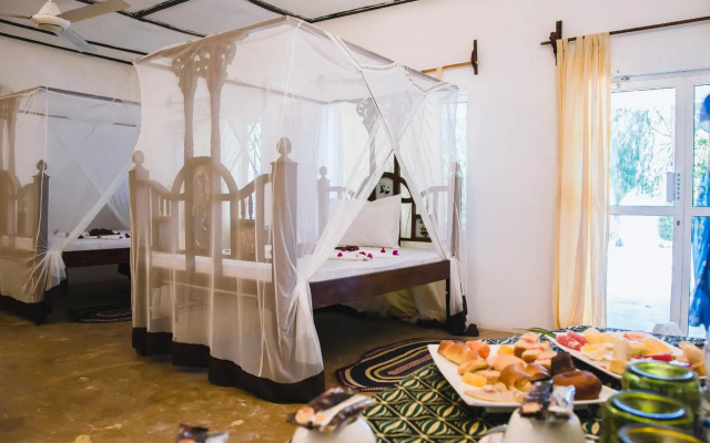 Moonshine Uroa Boutique Hotel