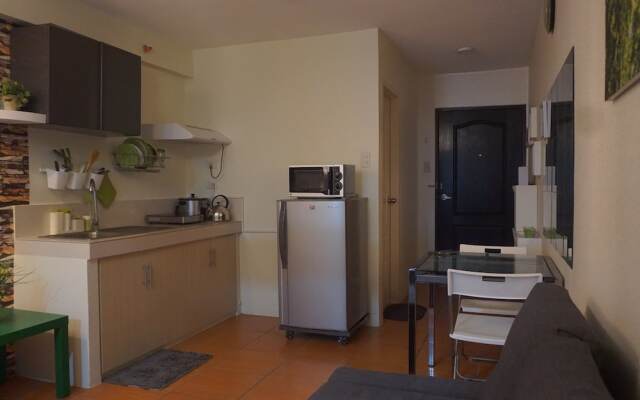 1 Bedroom Deluxe Condo at Apartelle D' Oasis