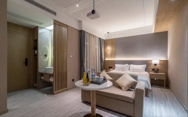 The Luxe Manor Hotel