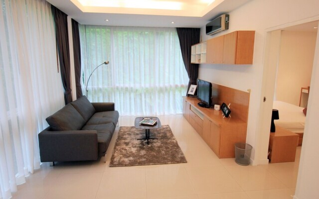 The Trees Hillside Apartment