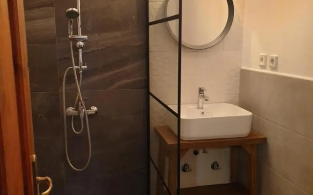 Aigaion Guesthouse