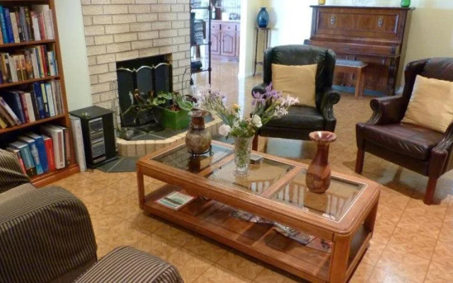 Grovely House Bed & Breakfast