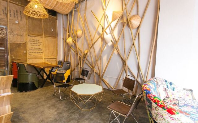 SPOT ON 729 The '90s Hostel