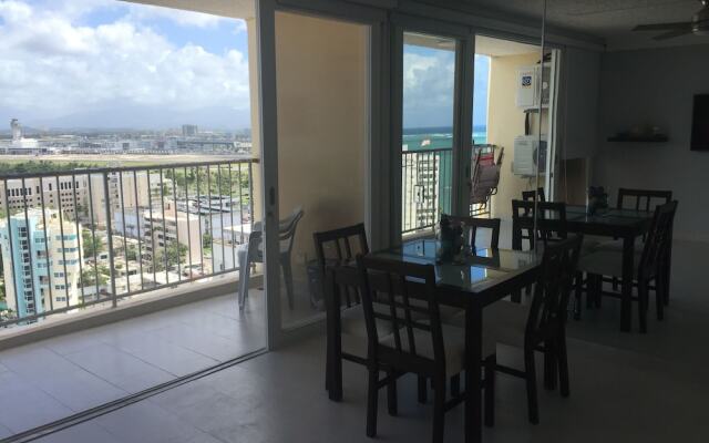 ESJ Azul 1754 PH Beach Front Apt