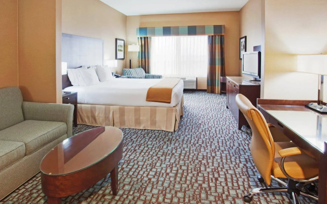 Holiday Inn Express & Suites Salinas by IHG