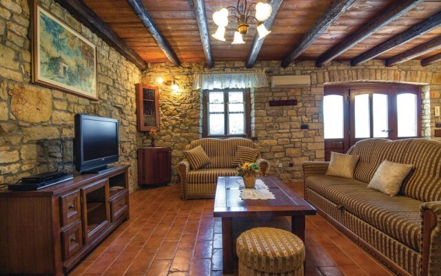 Stunning Home in Vrsar With Wifi and 3 Bedrooms