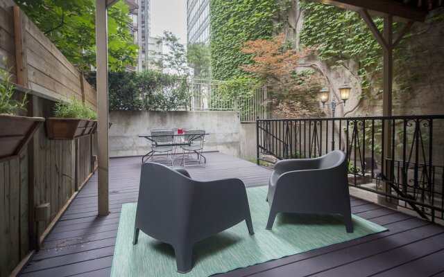 Spacious 1BR - King Bed and Terrace