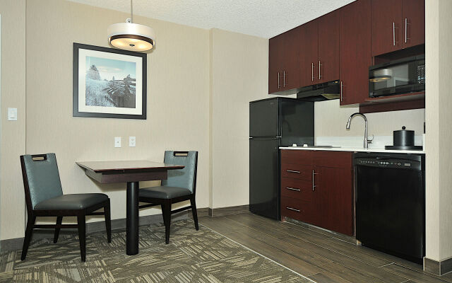 Hampton Inn & Suites by Hilton Calgary-Airport