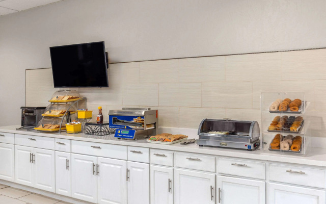 Days Inn by Wyndham Williams