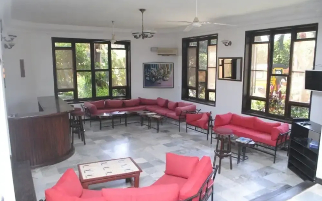 Roc Heights Lodge