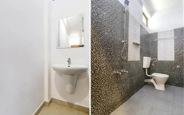 Hotel White House by OYO Rooms