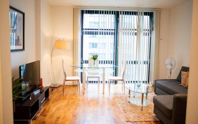 One Bed Apartment in South Quay, Canary Wharf