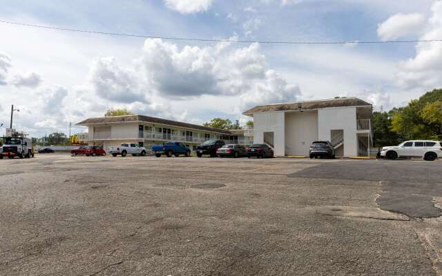 Motel 6 Lufkin, TX